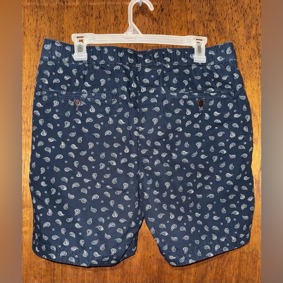 Abercrombie & Fitch Navy Blue and Paisley Shorts Size Medium Resort Chino - Picture 2 of 4